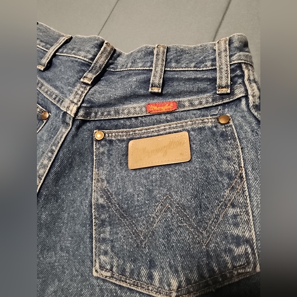 Wrangler  Destressed Shorts - Picture 5 of 5